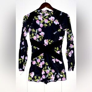 Attraco Floral Rashguard Long Sleeve One Piece Swimsuits Size‎ M Beach Surf Sand